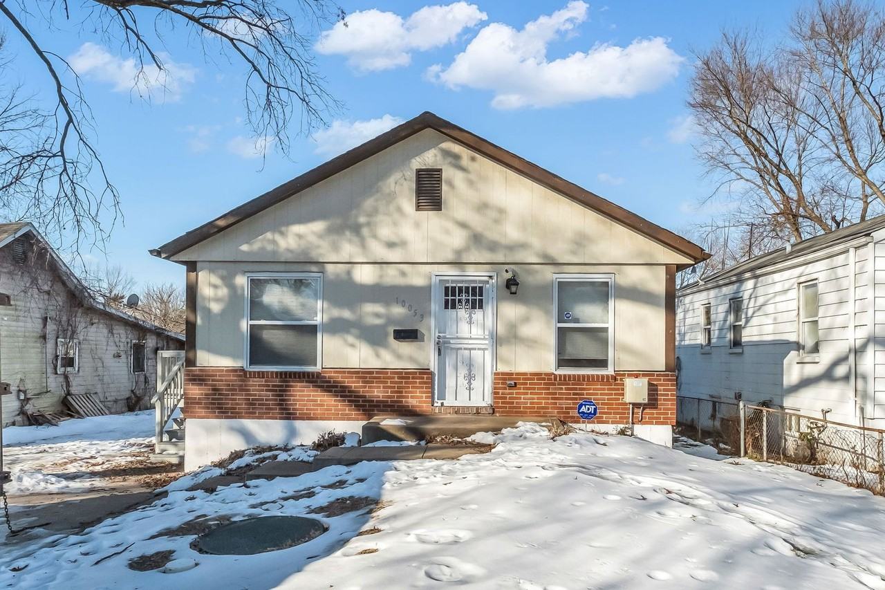 10053 Monarch Dr - Photo 3 of 27