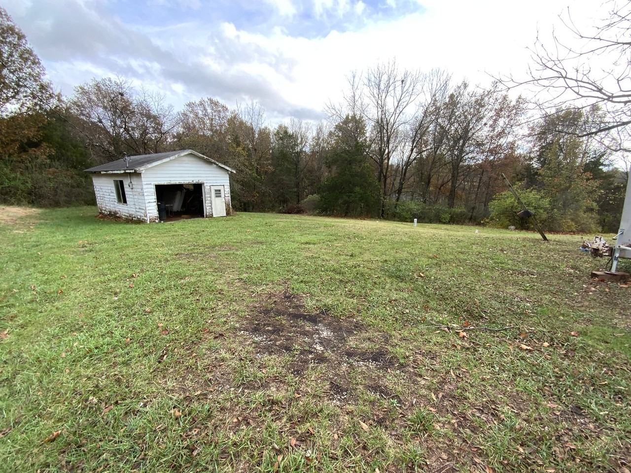 6550 S Old Village Rd - Photo 5 of 50