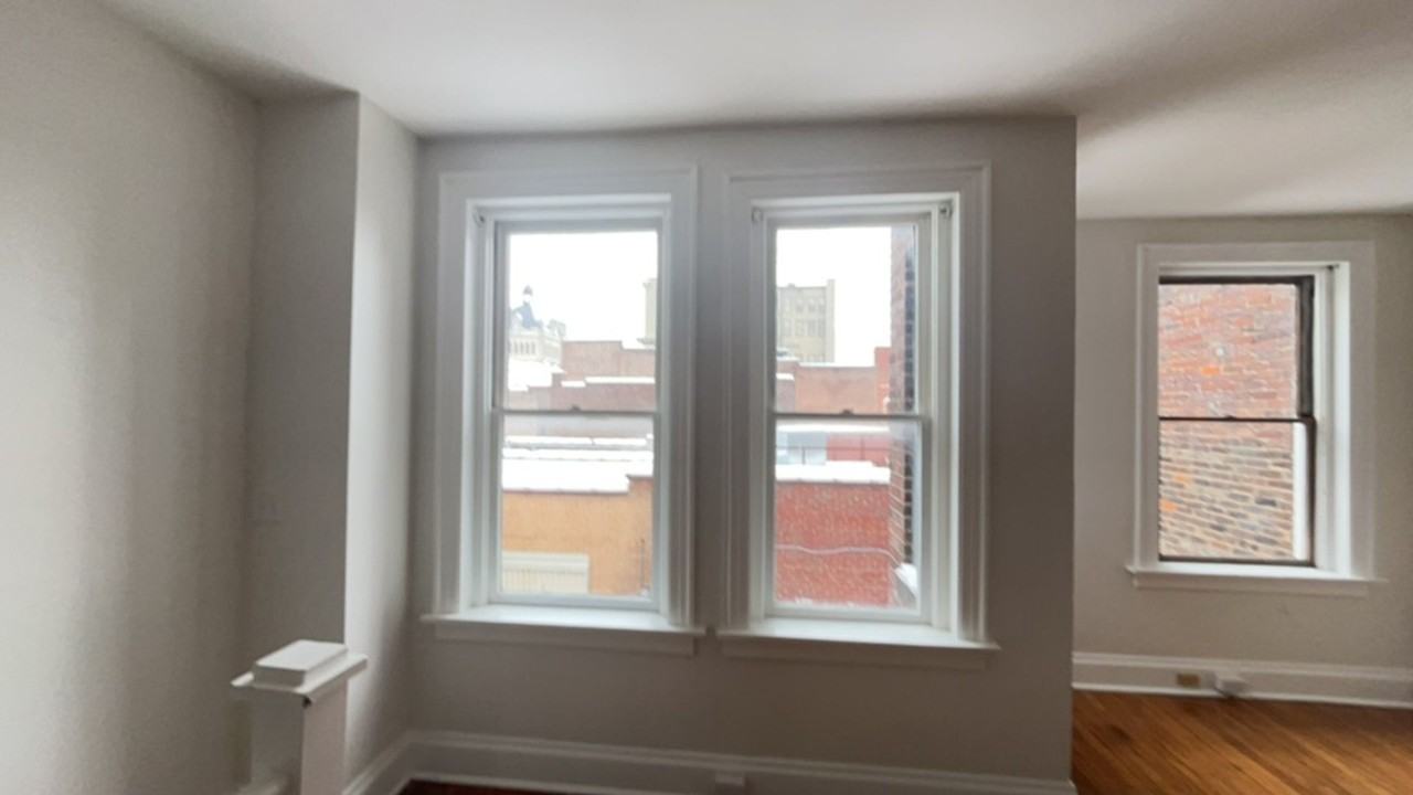 135 N Limestone #B - Photo 2 of 19