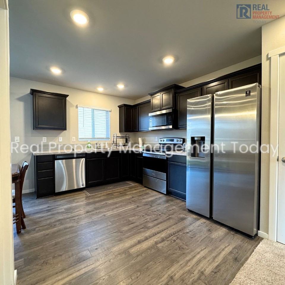 18313 107th Ave E - Photo 3 of 11