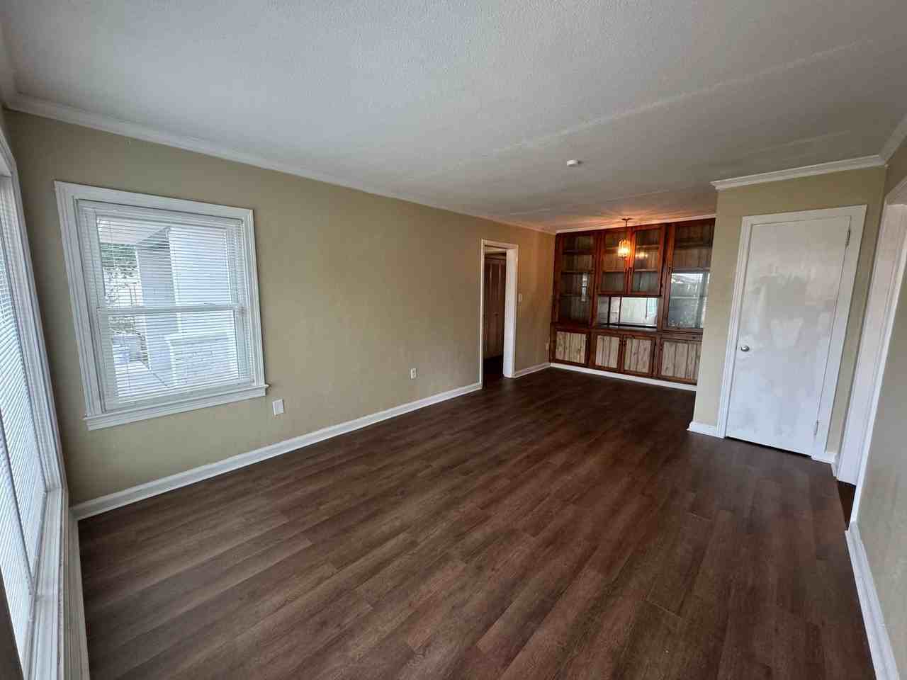 5525 Essex Rd - Photo 3 of 25