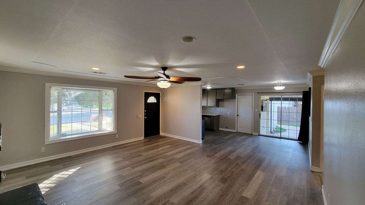 475 Georgetown Ave - Photo 2 of 17