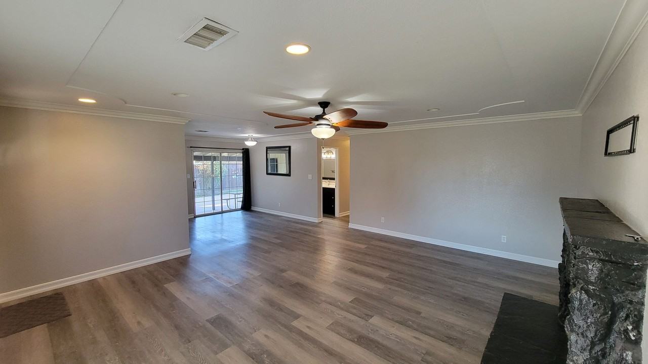 475 Georgetown Ave - Photo 4 of 17
