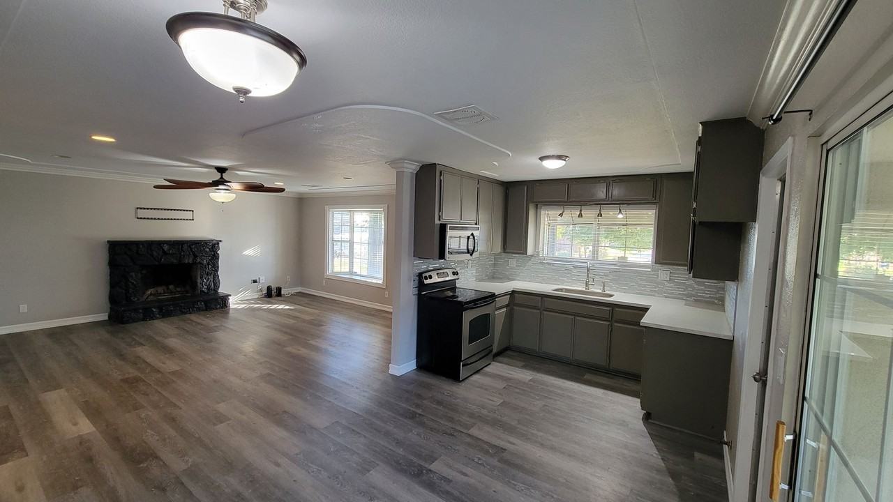 475 Georgetown Ave - Photo 5 of 17