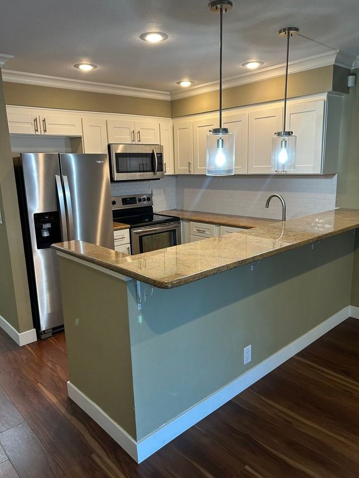 17073 Creekside Cir - Photo 3 of 21