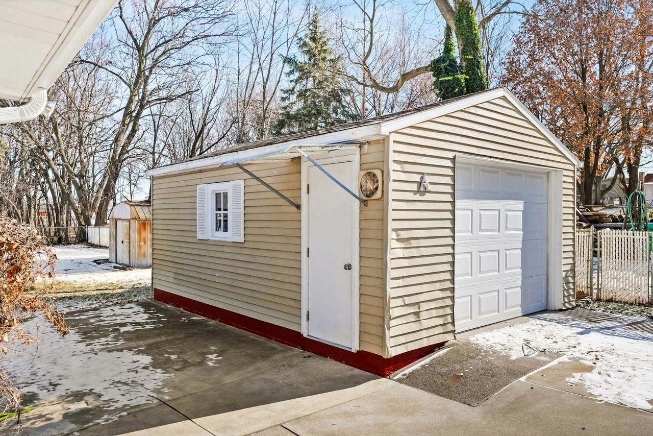 1508 Wilson Street - Photo 4 of 31