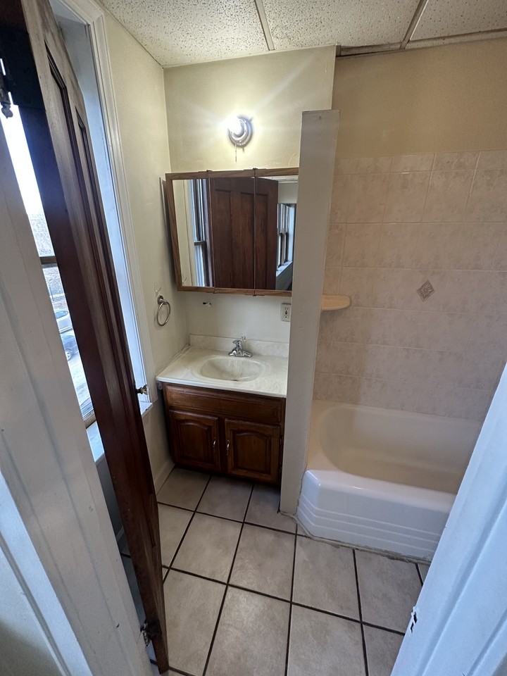 1112 119th St #1 - Photo 3 of 8