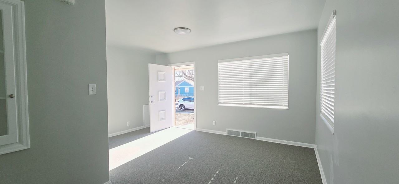 1386 W Glenrose Dr #1386 - Photo 3 of 26