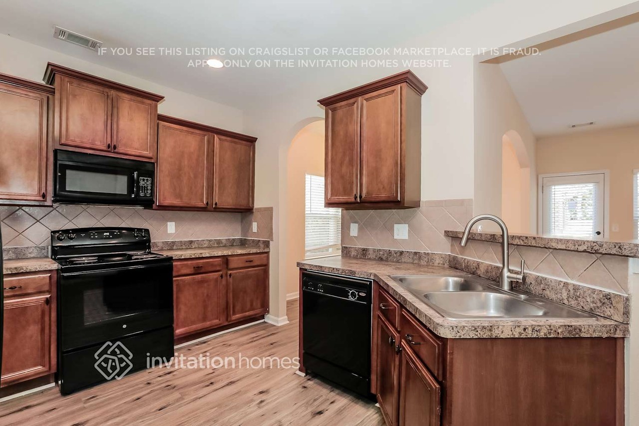 357 Grenier Ter - Photo 4 of 15