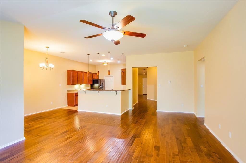 142 Justin Leonard Dr - Photo 3 of 8