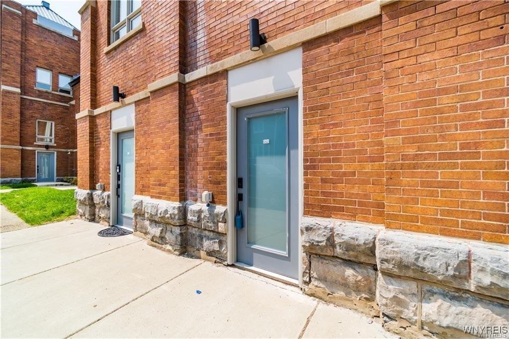 340 Bird Ave - Photo 2 of 26