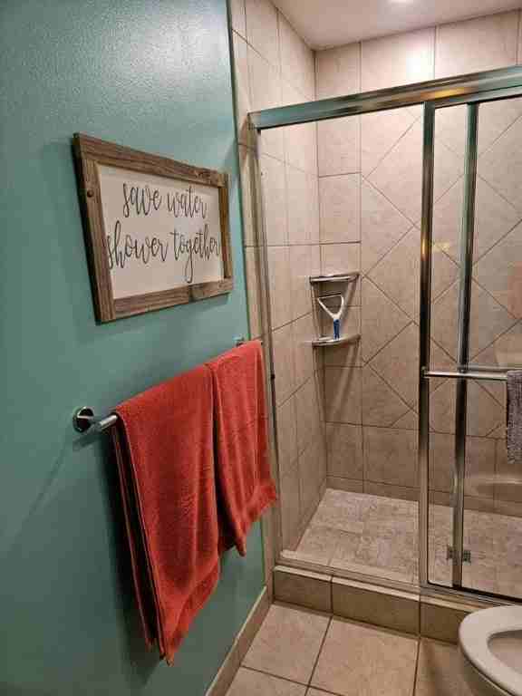 305 Se B St - Photo 4 of 10