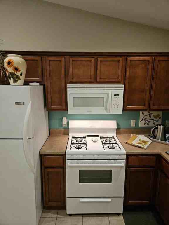 305 Se B St - Photo 5 of 10