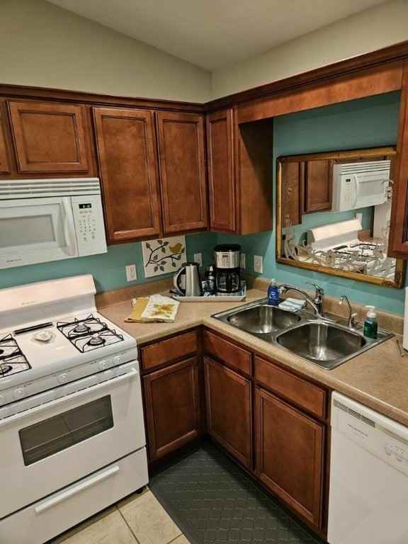 305 Se B St - Photo 6 of 10