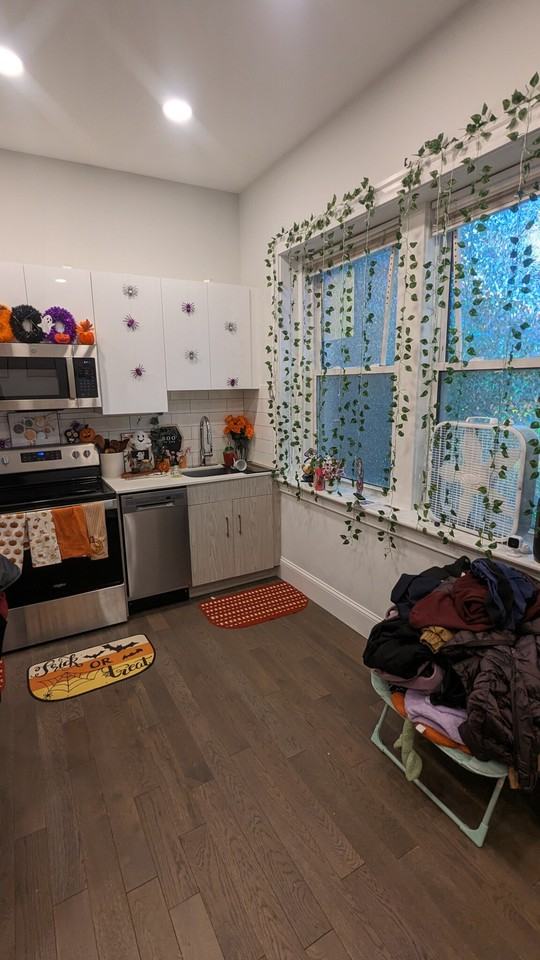 124 Peterborough St #3