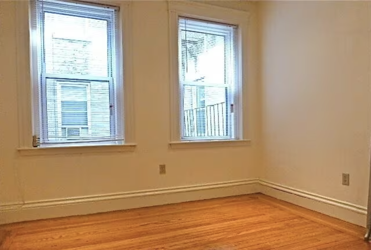 28 Queensberry St #9 - Photo 3 of 6