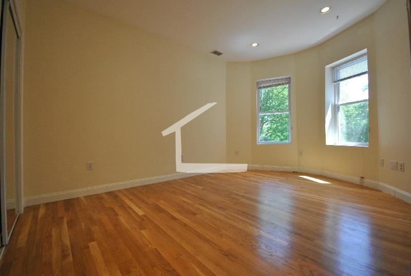 1801 Beacon St #8 - Photo 4 of 17