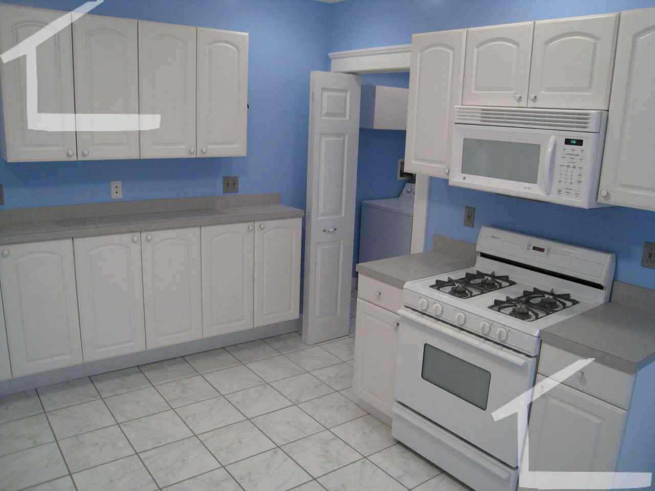 18 Bigelow St #1 - Photo 5 of 31