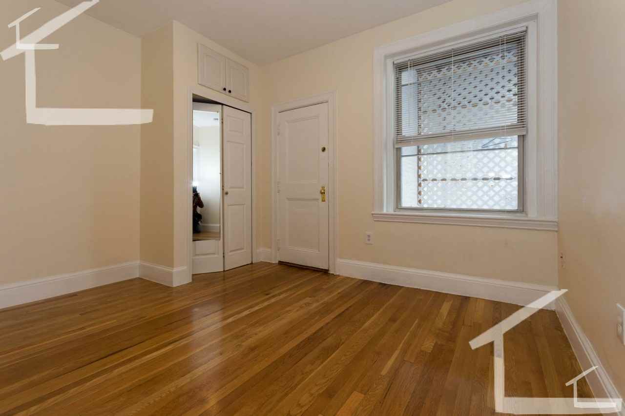 73 Thatcher St #201 - Photo 4 of 16