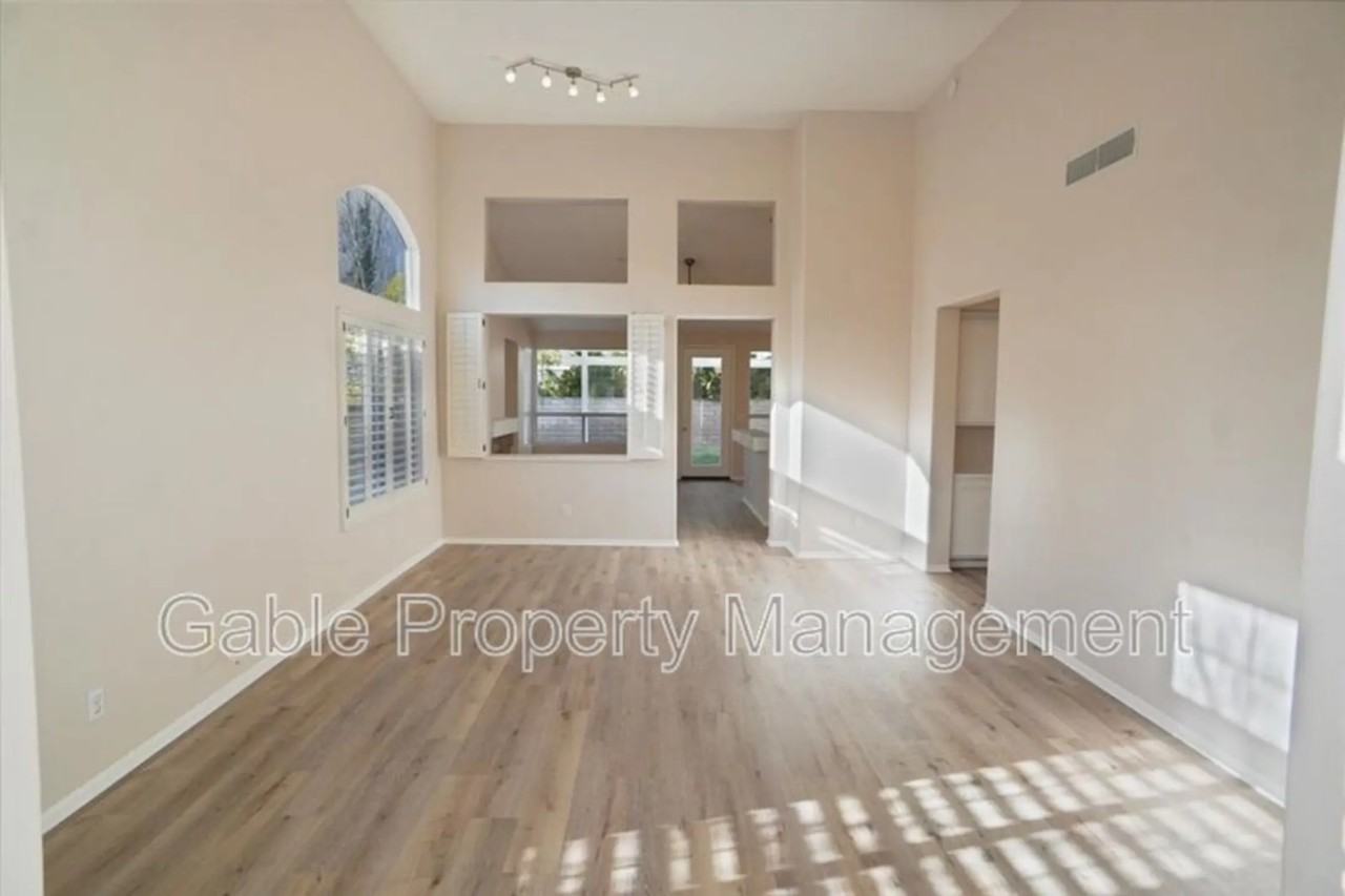 27481 Bridgewater Dr - Photo 3 of 26