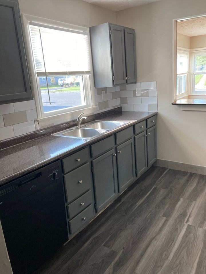 300 N Highland Ave - Photo 3 of 8