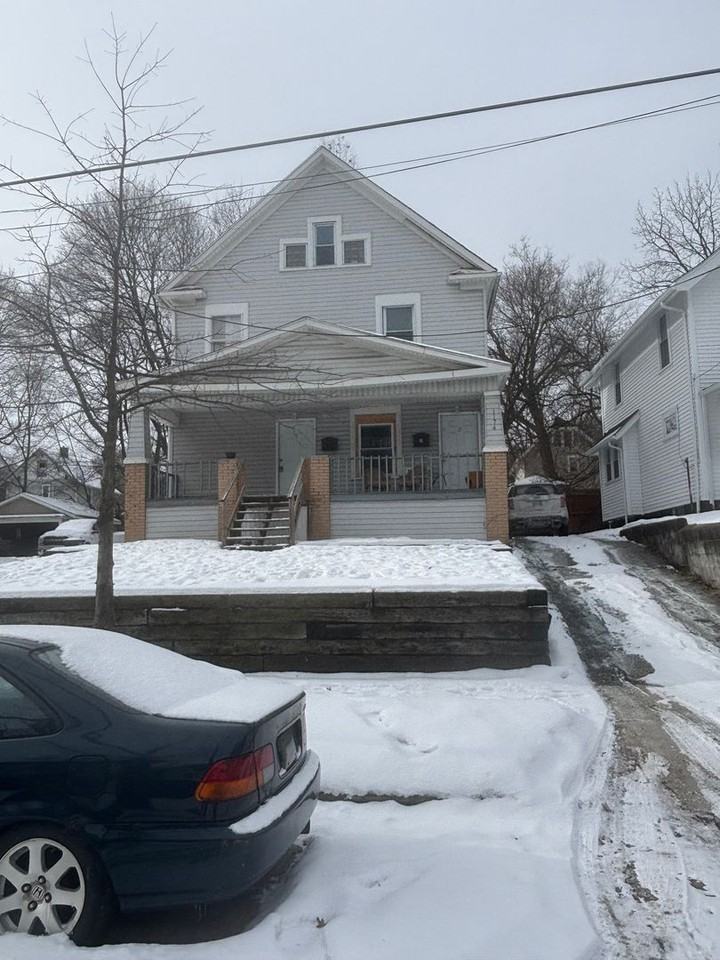1174 La Croix Ave