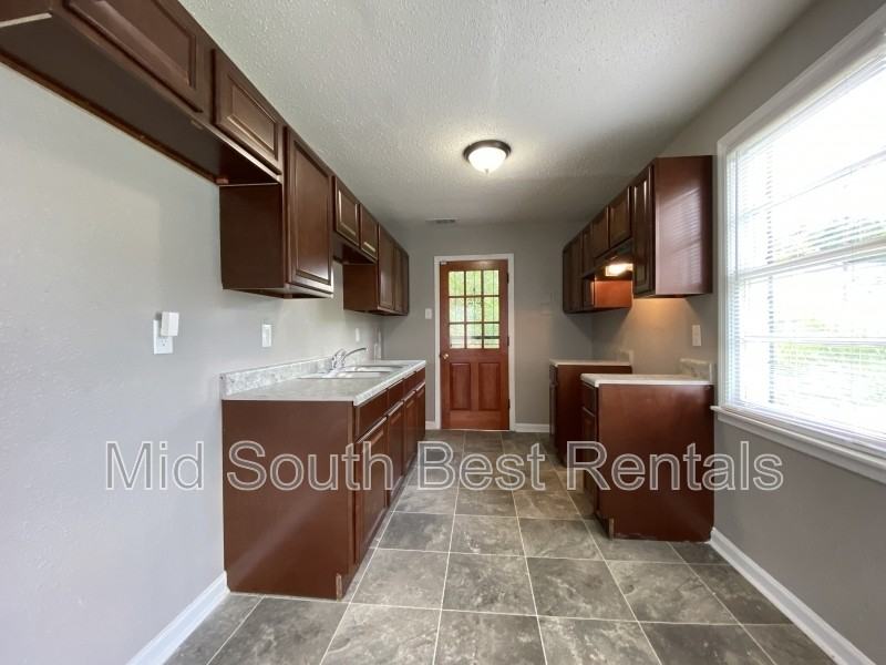 213 W Norwood Ave - Photo 3 of 8