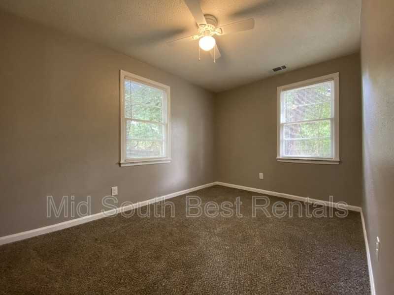 213 W Norwood Ave - Photo 5 of 8