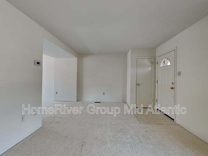 1048 Saybrook Harbour - Photo 2 of 27