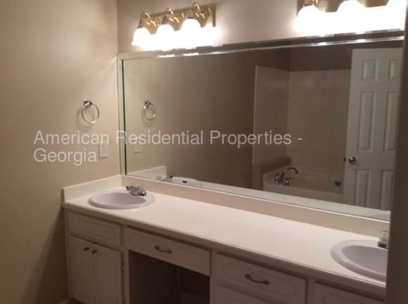 3121 Mills Ridge Dr - Photo 2 of 9