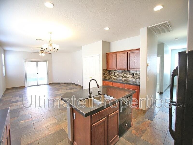 17020 W Windermere Way - Photo 6 of 25