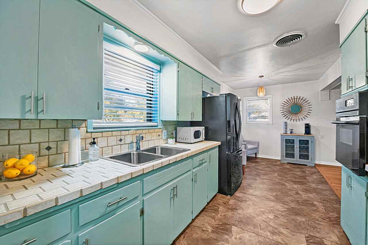 2209 S 51st St - Photo 2 of 20