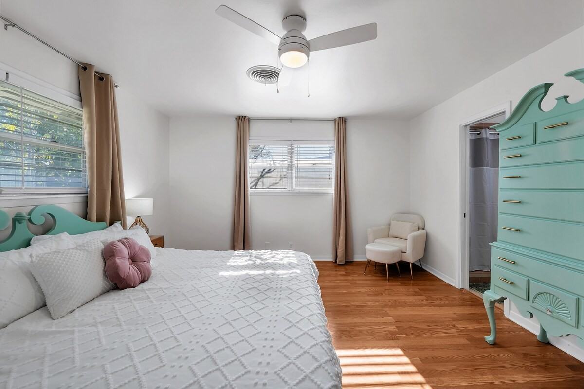 2209 S 51st St - Photo 3 of 20