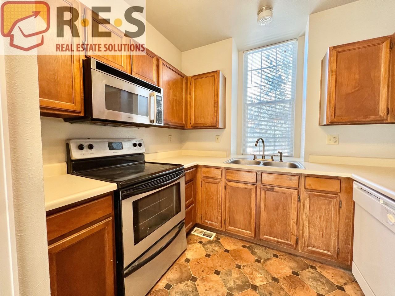 10562 Routt Ln - Photo 5 of 18