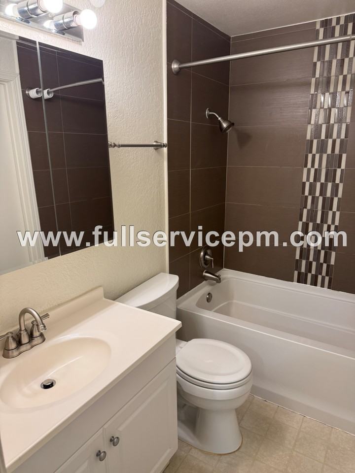 11804 100Th Ave Ne - Photo 4 of 10