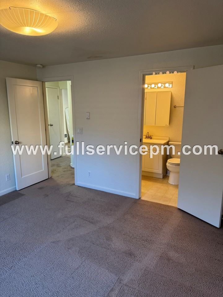 11804 100Th Ave Ne - Photo 5 of 10