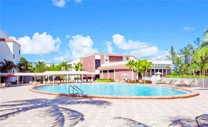 87 Lyndhurst D - Photo 2 of 8