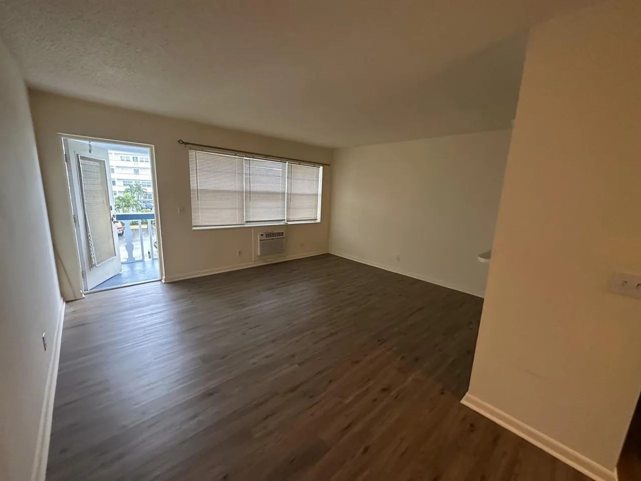 87 Lyndhurst D - Photo 3 of 8