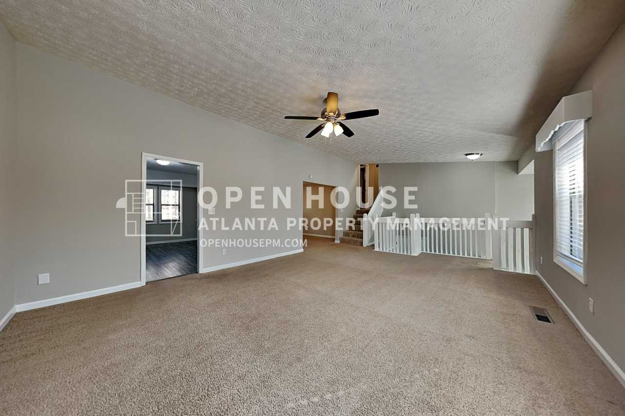 2291 Carousel Ct - Photo 3 of 21