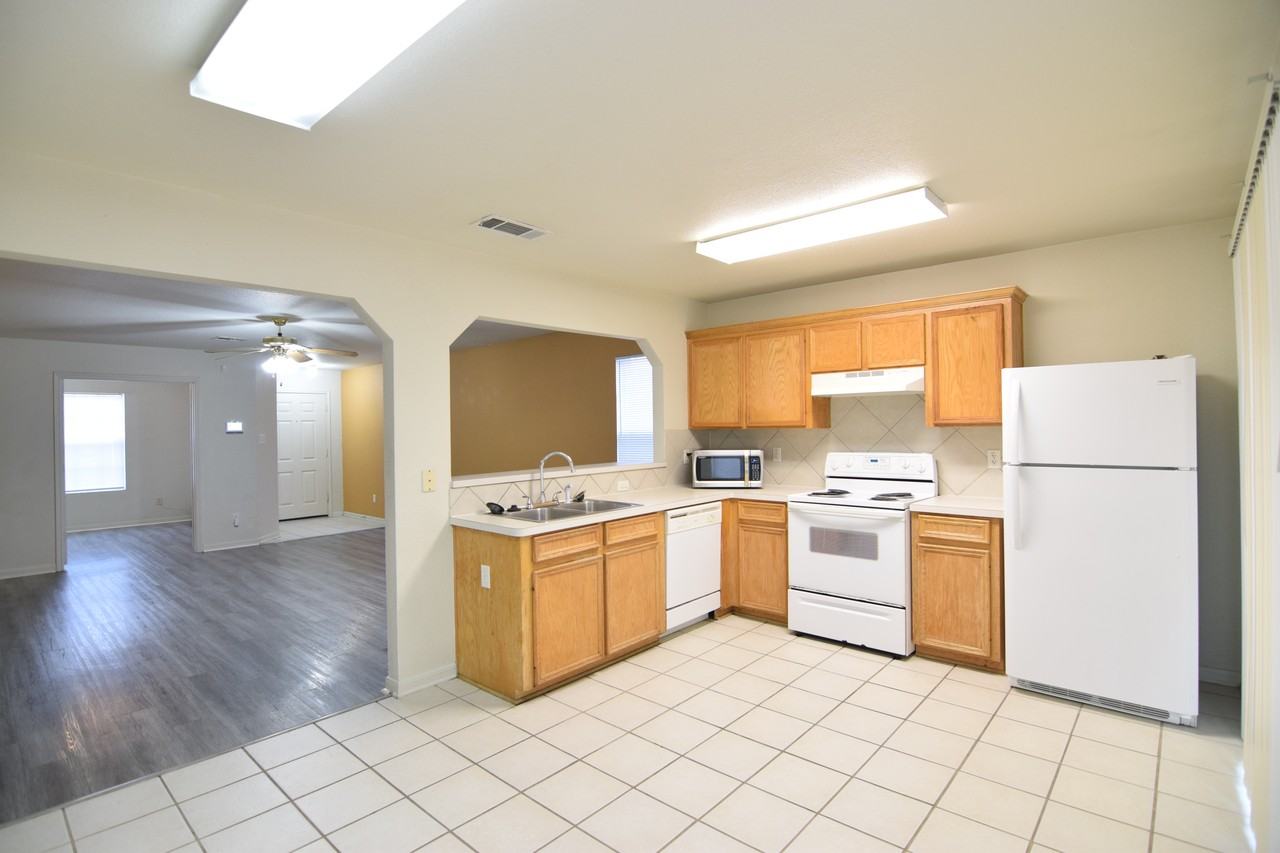 4204 Indigo Dr - Photo 4 of 19