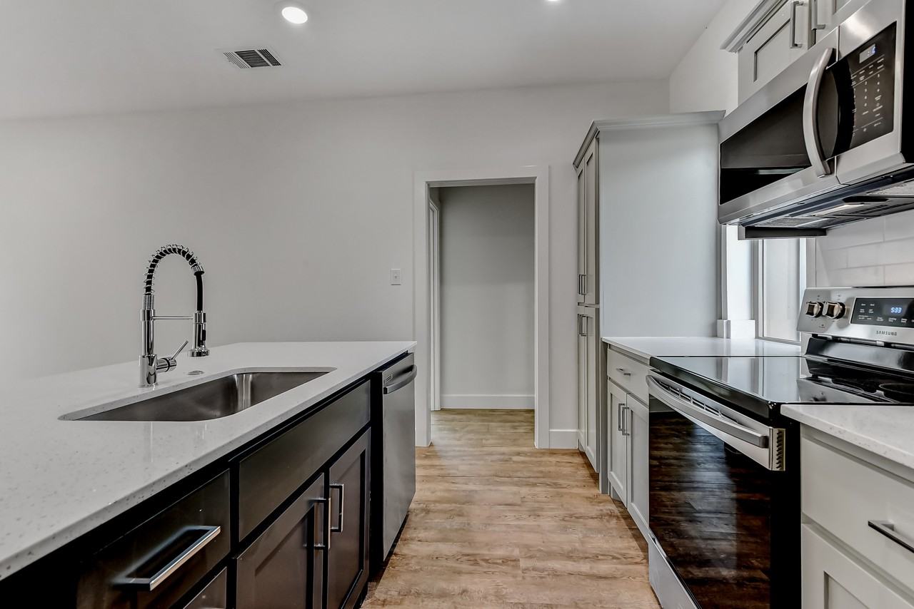 3260 W Crawford St #601 - Photo 5 of 10
