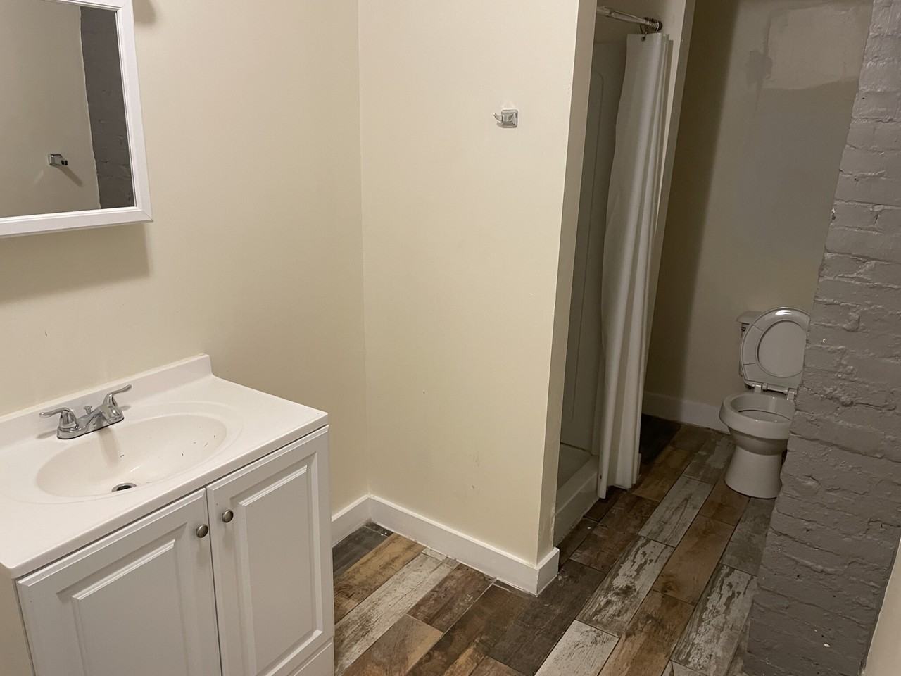 227 Roxbury St #2 - Photo 7 of 22