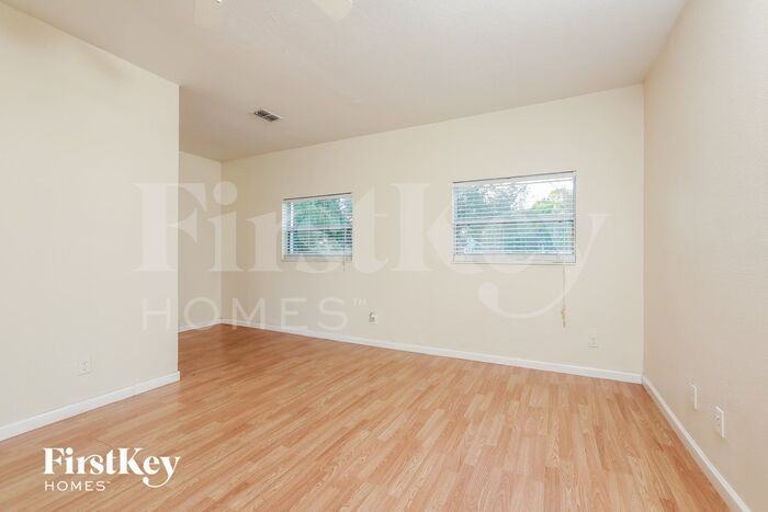 428 Clemson Dr - Photo 3 of 15