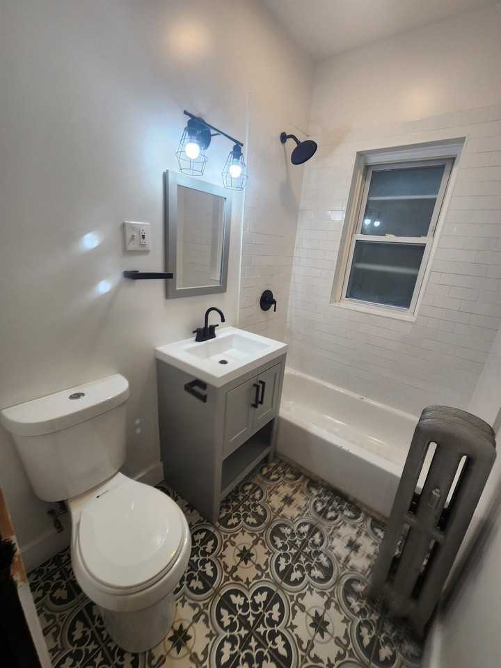 11136 South Vernon Avenue - Photo 2 of 9