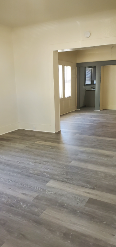 524 E Flora St - Photo 5 of 11