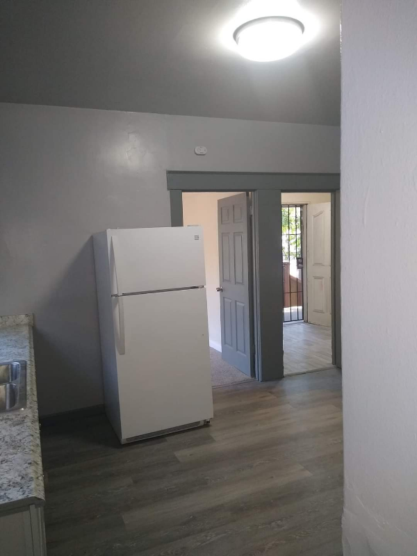 524 E Flora St - Photo 7 of 11