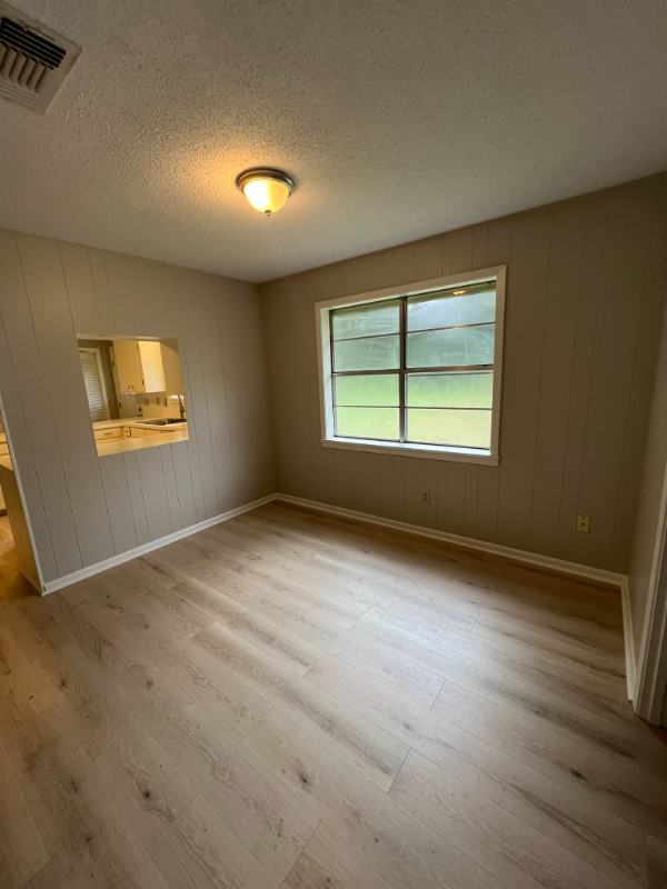 400 Gulpha Dr - Photo 5 of 18