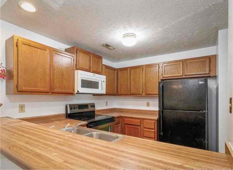 1904 Tryon Dr #8 - Photo 3 of 23