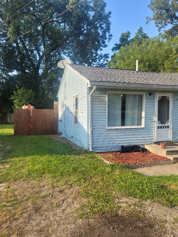 2141 E Scottwood Ave - Photo 2 of 15