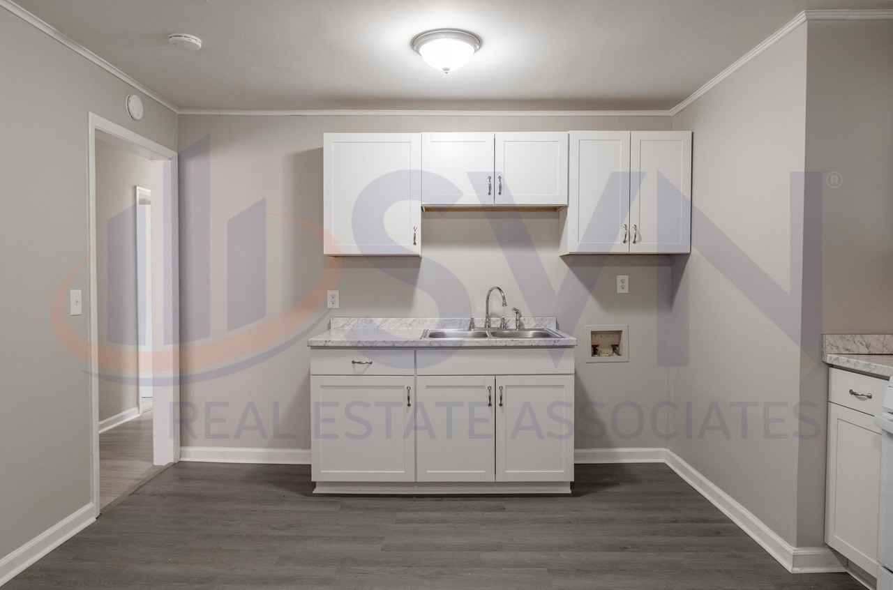 1131 Fiske St - Photo 3 of 10